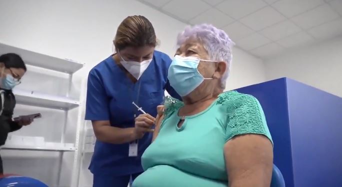 Niña Lilian: “Yo estaba renuente a vacunarme, pero ahora me vine y estoy contenta con esto” nina-lilian-yo-estaba-renuente-a-vacunarme-pero-ahora-me-vine-y-estoy-contenta-con-esto